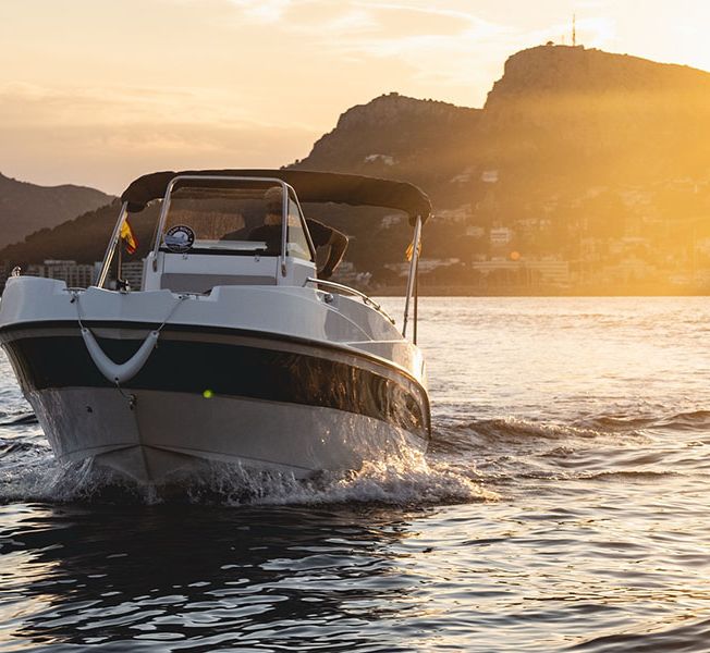 barco disponible para alquilar