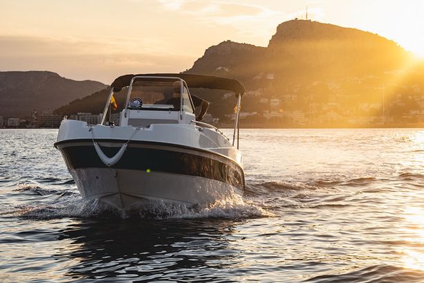 barco disponible para alquilar