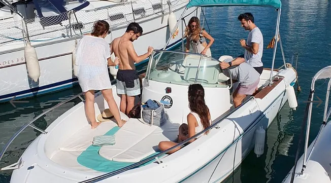 Rent Boats CBE cap camarat 625