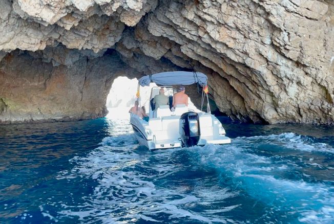 barco disponible para alquilar