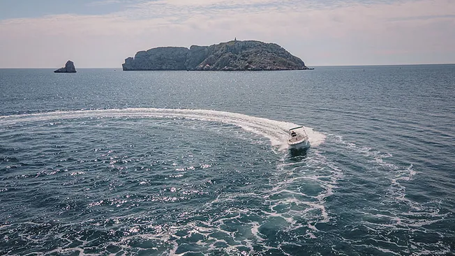 Rent Boats CBE cap camarat 625
