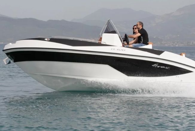 barco disponible para alquilar