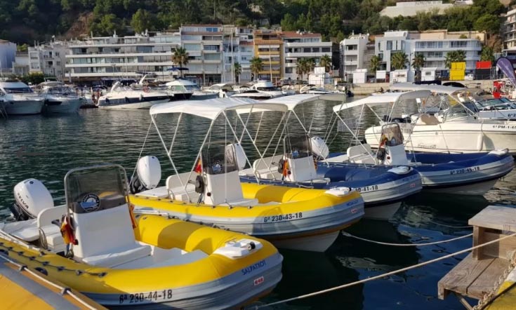 Rent Boats CBE barco de alquiler gommonautica 500